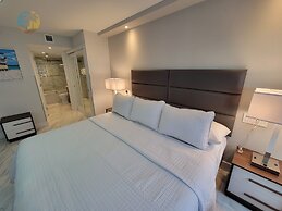 Alexander 611 3 Bedroom Apts by RedAwning