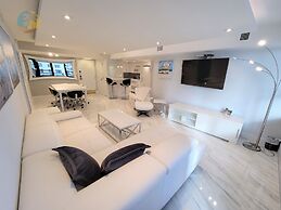 Alexander 611 3 Bedroom Apts by RedAwning