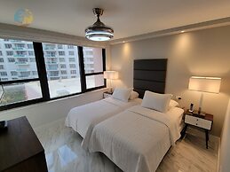 Alexander 611 3 Bedroom Apts by RedAwning