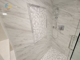 Alexander 611 3 Bedroom Apts by RedAwning