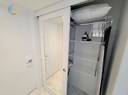 Alexander 611 3 Bedroom Apts by RedAwning