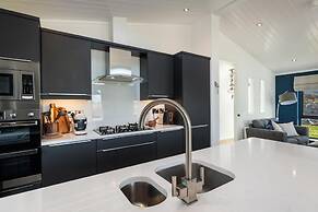 Hiraeth - Luxury Lodge With Hot Tub Close to Beach