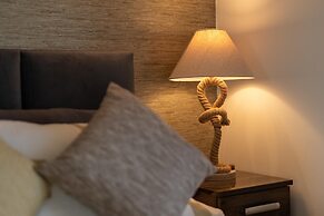 Hiraeth - Luxury Lodge With Hot Tub Close to Beach