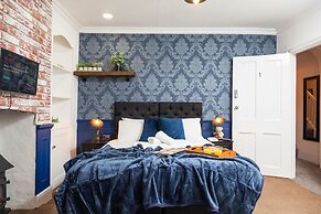 6 Bedroom City Centre Townhouse