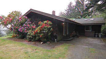 Byrdies Beach House at Crook Point