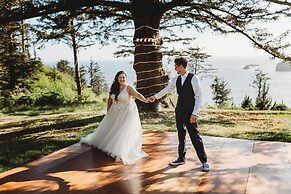 Byrdies Beach House at Crook Point