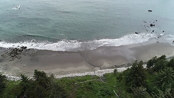 Byrdies Beach House at Crook Point