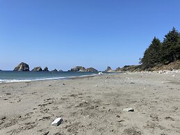 Byrdies Beach House at Crook Point