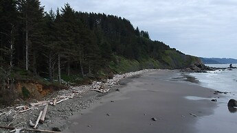 Byrdies Beach House at Crook Point