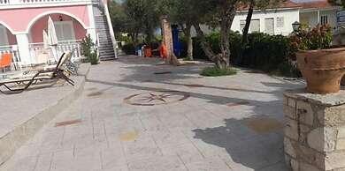 Giannis Studios Alykes