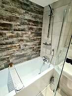 1-bedroom Aprt in Salford- Freeparking- Sleeps3