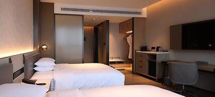 DoubleTree by Hilton Chengdu Riverside - Close to Panda Base and Cheng