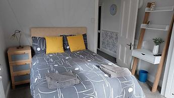 Home by the Sea Quirky Three Bedroom Family House