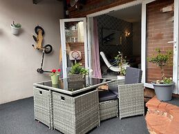 Home by the Sea Quirky Three Bedroom Family House