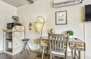 1BD Suitenear Old Colorado City & Hiking!dogs Welcome!