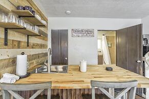 1BD Suitenear Old Colorado City & Hiking!dogs Welcome!