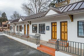 1BD Suitenear Old Colorado City & Hiking!dogs Welcome!