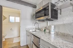 1BD Cozy Suiterestaurants & Hiking!dogs Welcome