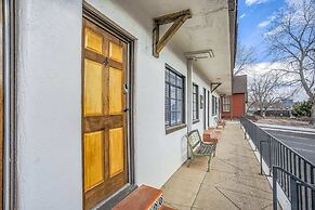 1BD Cozy Suiterestaurants & Hiking!dogs Welcome