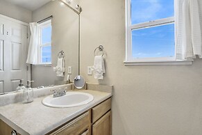 3BD Quiet Suburbs Restaurants & Parks