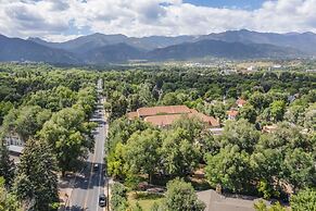 3bdcheyenne Mtn Suburbsrestaurants & Hiking