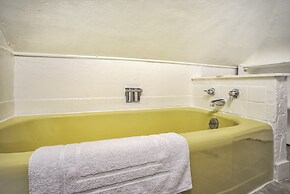 3bdcheyenne Mtn Suburbsrestaurants & Hiking