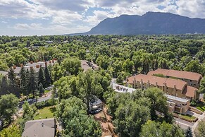 3bdcheyenne Mtn Suburbsrestaurants & Hiking