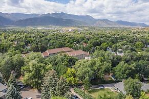 3bdcheyenne Mtn Suburbsrestaurants & Hiking