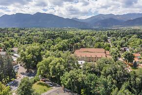 3bdcheyenne Mtn Suburbsrestaurants & Hiking