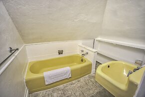 3bdcheyenne Mtn Suburbsrestaurants & Hiking