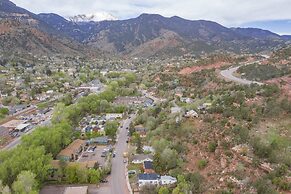 2BR Manitou Get Away Close To Everything!