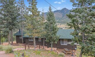 3BD Cowboy Cabin Pikes Peak Mountain Log Cabin