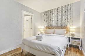 2BD Cozy Retreatclose to Red Rocksdogs Welcome!