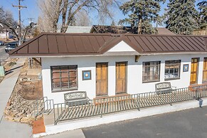 2BD Cozy Retreatclose to Red Rocksdogs Welcome!