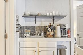 2BD Cozy Retreatclose to Red Rocksdogs Welcome!