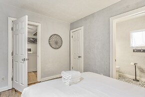 2BD Cozy Retreatclose to Red Rocksdogs Welcome!