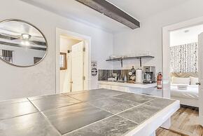 2BD Cozy Retreatclose to Red Rocksdogs Welcome!