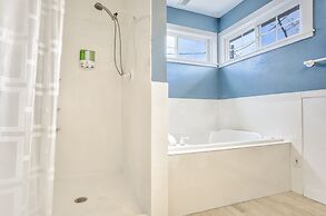 2BR Central Location Big Backyard & Dog Friendly!