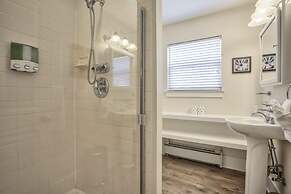 3brminutes to Downtowndog Friendly