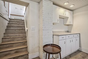 3brminutes to Downtowndog Friendly