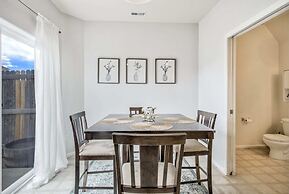 3brmodern Homenearby Parks & Mountains