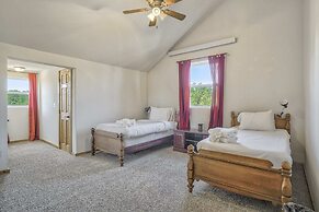 4BD Quiet Ranch Setting Historical Canyon Views