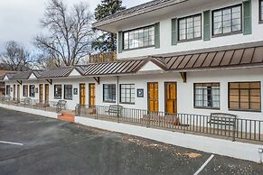 1BD Suite Trails & Garden of the Gods Dogs Welcome!