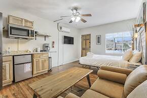 1BD Suite Trails & Garden of the Gods Dogs Welcome!