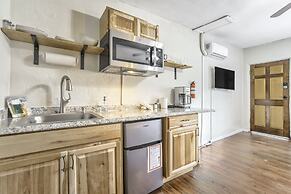 1BD Suite Trails & Garden of the Gods Dogs Welcome!