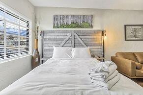 1BD Suite Trails & Garden of the Gods Dogs Welcome!