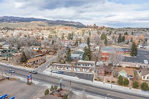 1BD Suite Trails & Garden of the Gods Dogs Welcome!