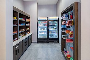 La Quinta Inn & Suites by Wyndham Galveston North at I-45