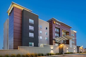 La Quinta Inn & Suites by Wyndham Galveston North at I-45