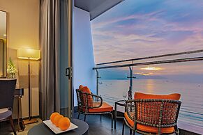 Le Sands Oceanfront Danang Hotel